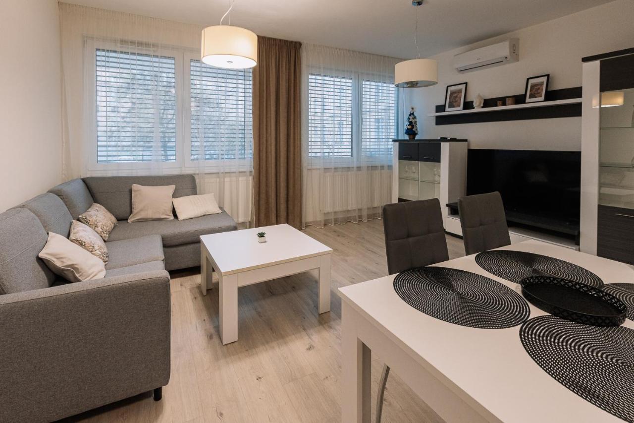 Ferienwohnung Skau Dunajska 58A Apt3 Pressburg Exterior foto